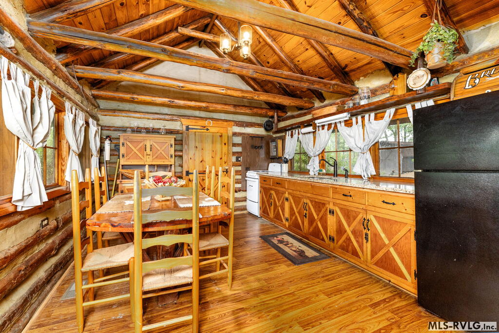 216 Lonsdale Drive Property Photo 7