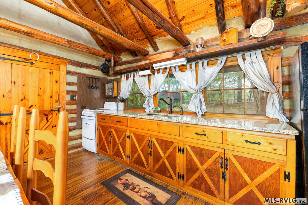 216 Lonsdale Drive Property Photo 8