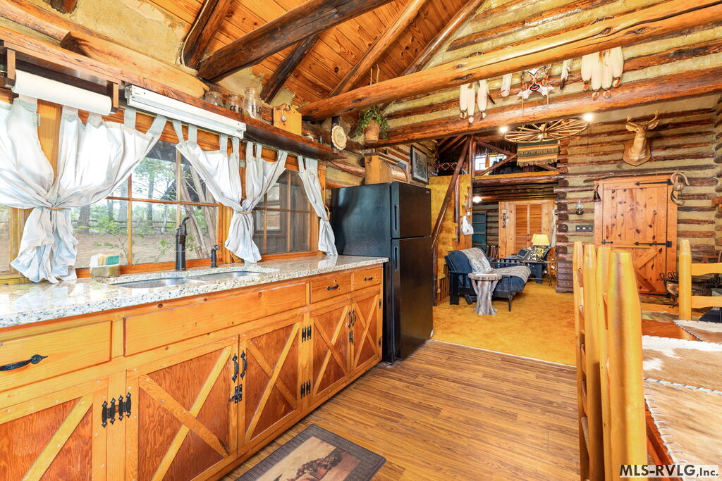 216 Lonsdale Drive Property Photo 9