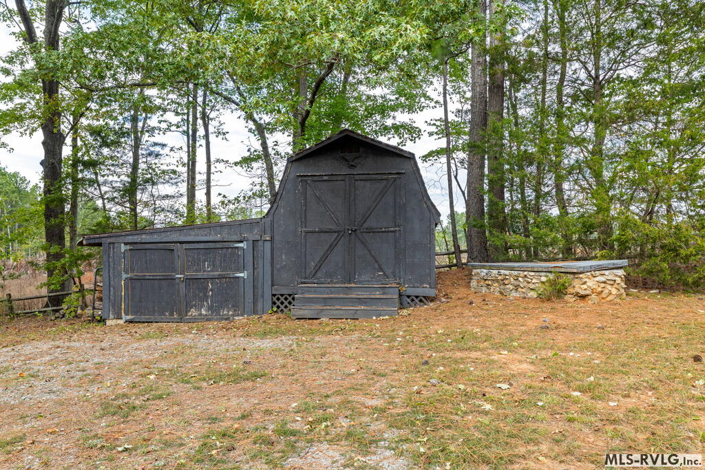 216 Lonsdale Drive Property Photo 27