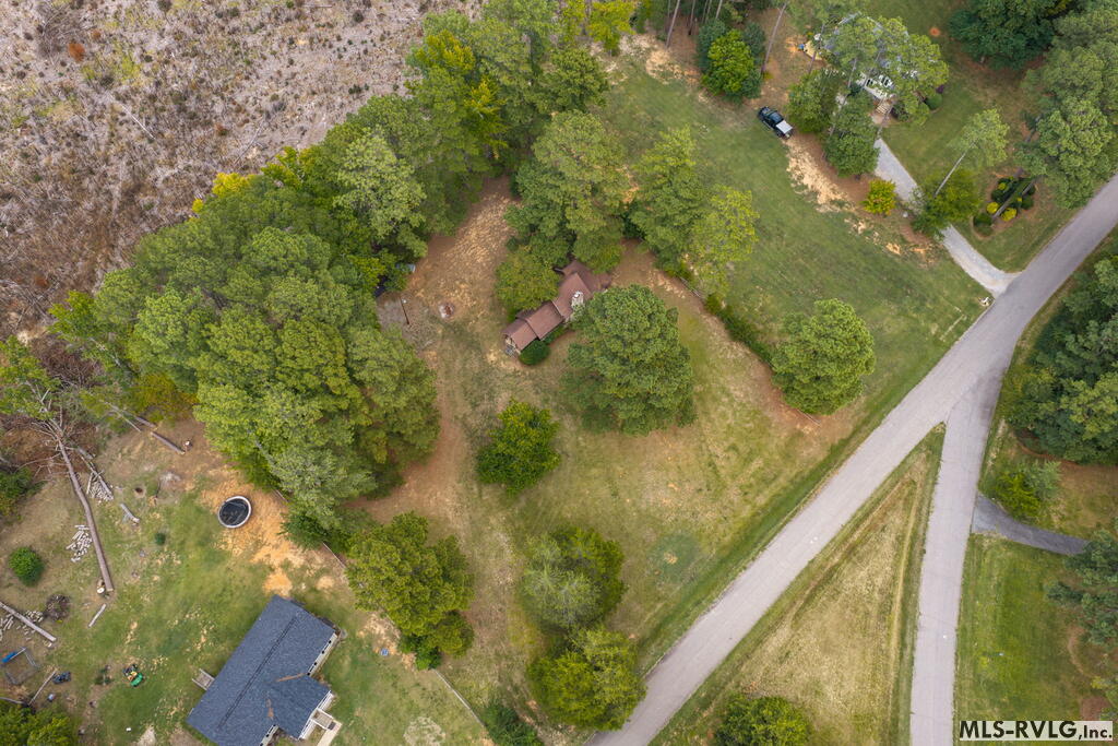 216 Lonsdale Drive Property Photo 34
