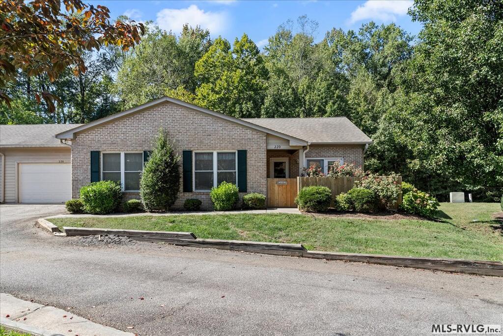 220 Beaver Creek Dr. Property Photo 1
