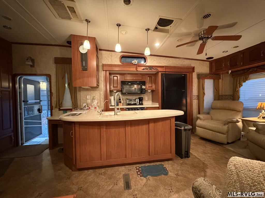 311 Happy Trl Property Photo 9