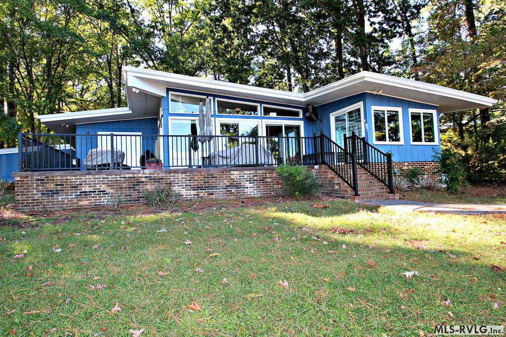 137 Holly Point Property Photo 1
