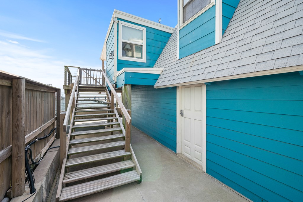 1014 Bayshore Dr. Property Photo 2