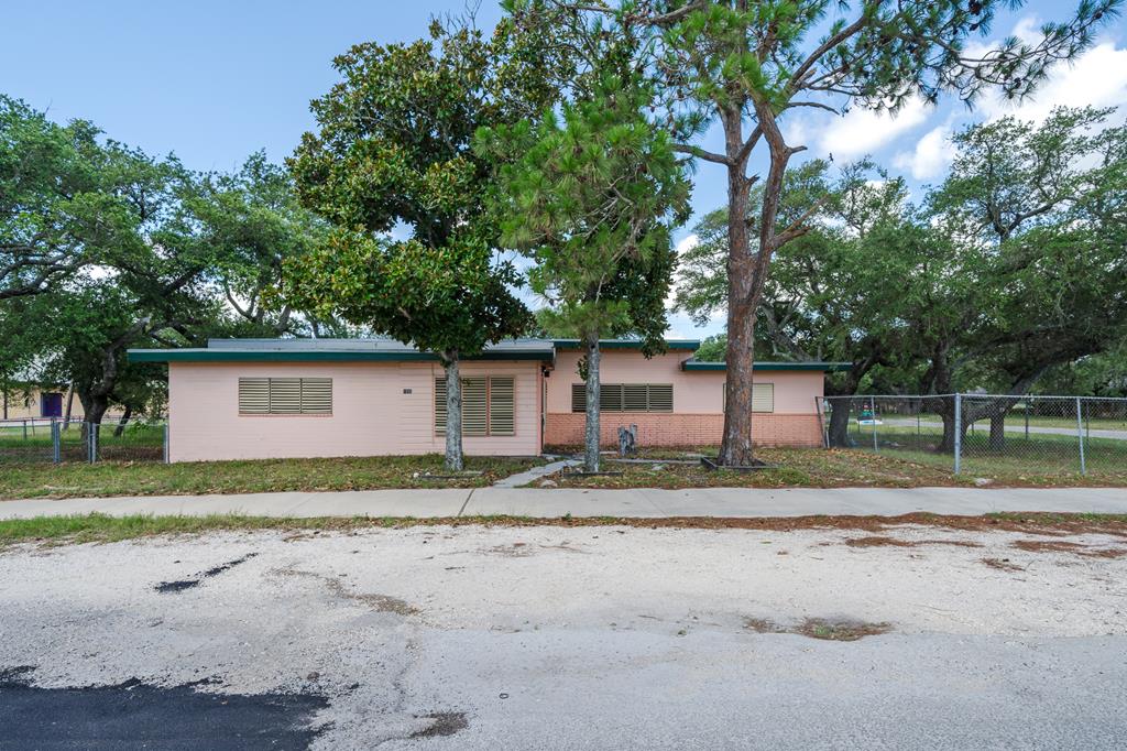 1035 W Goodnight Property Photo 1