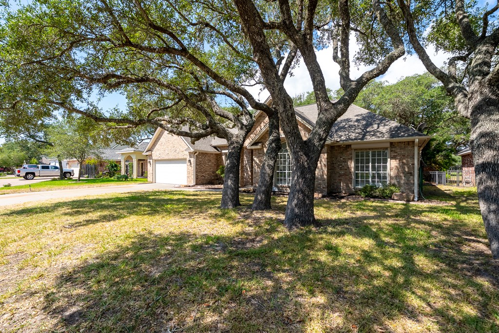 302 Cherry Hills Dr. Property Photo 2