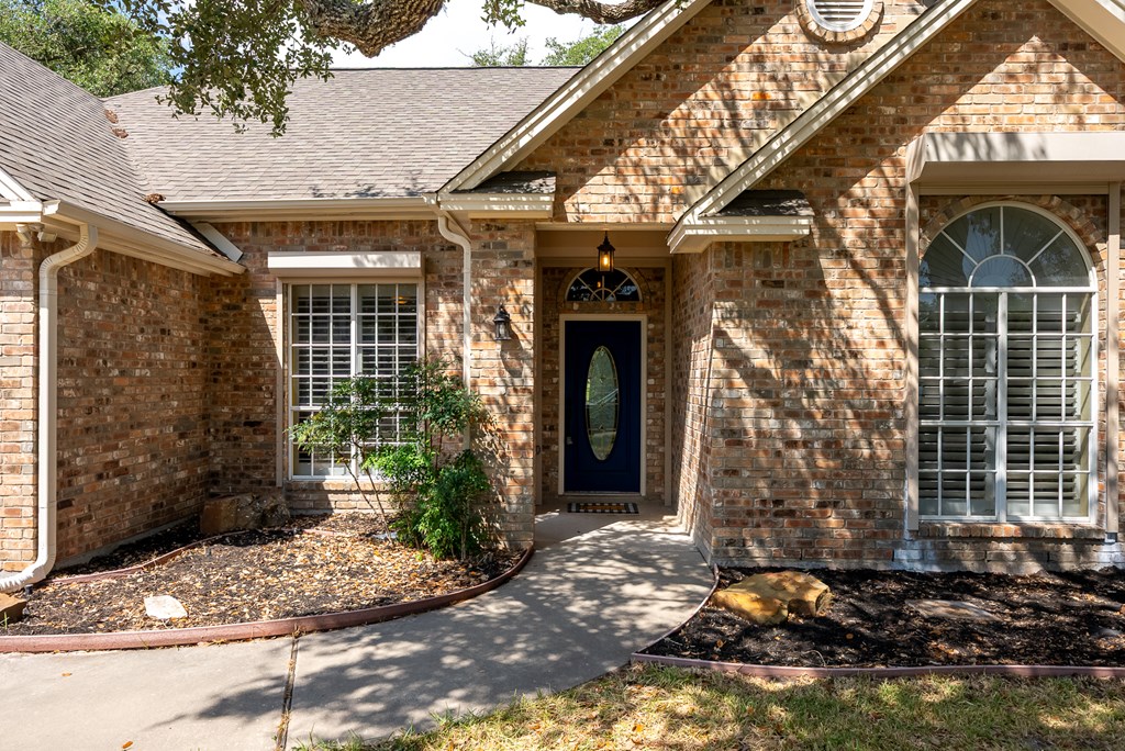 302 Cherry Hills Dr. Property Photo 3