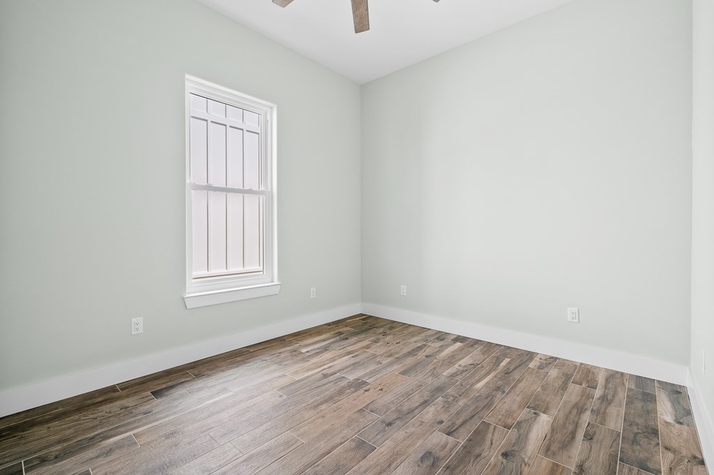 1007 S Live Oak Property Photo 23