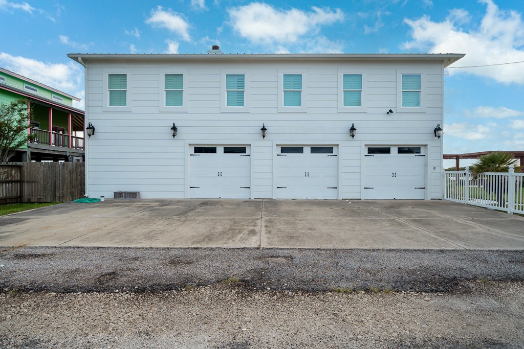 204 Bayshore Dr. Property Photo 2