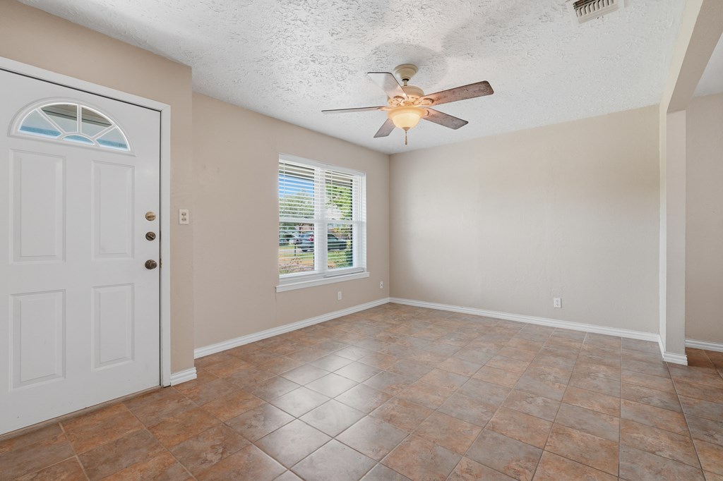 464 Sunset Dr. Property Photo 5