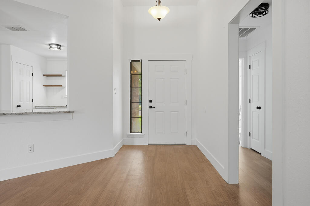 2087 Sabal Dr. Property Photo 5
