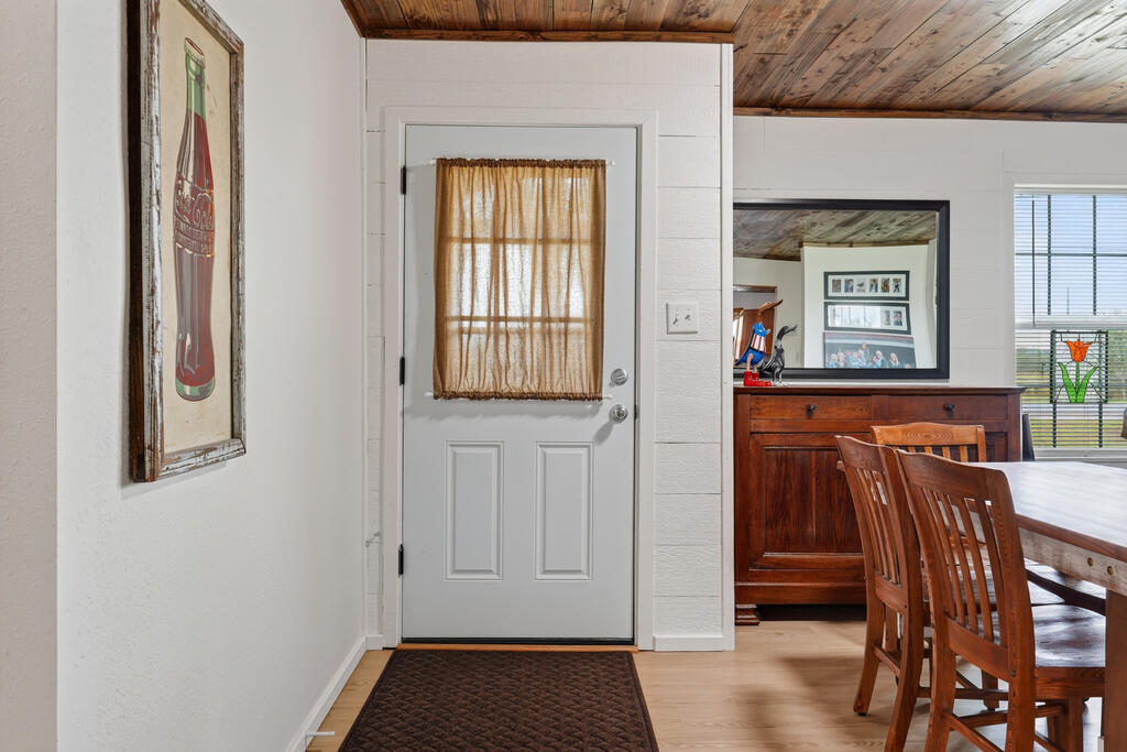 1100 Wood Ave. Property Photo 4