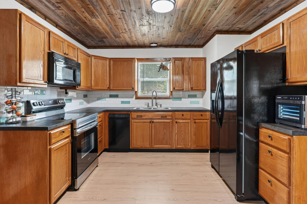 1100 Wood Ave. Property Photo 8