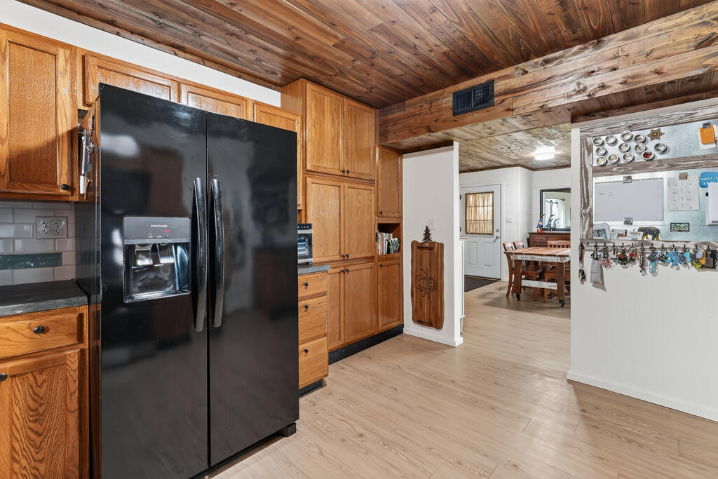 1100 Wood Ave. Property Photo 10