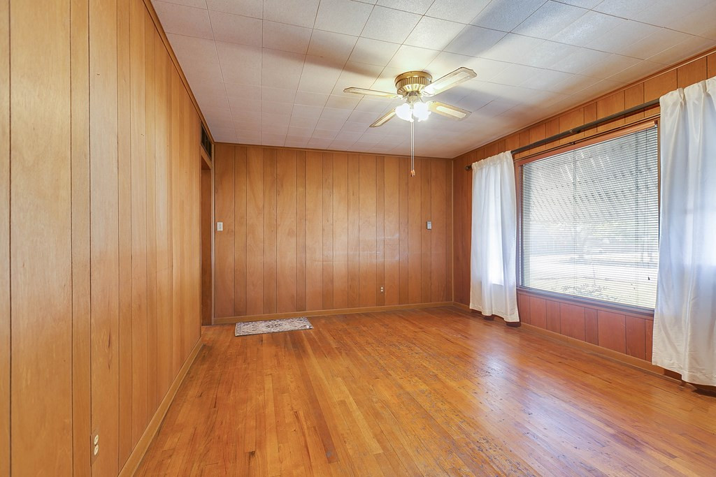 402 N 6th Avenue Property Photo 6