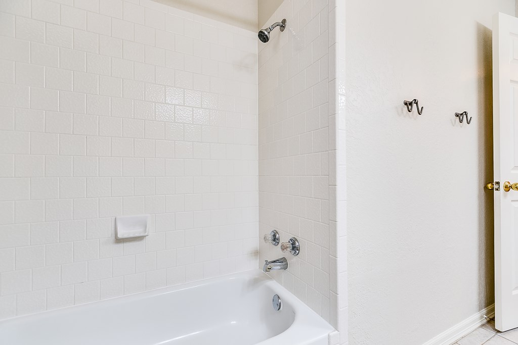 6026 Warwick Dr Property Photo 37