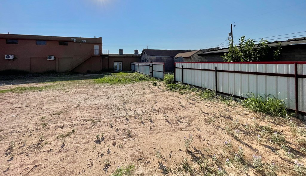 1619 S Chadbourne St Property Photo 24