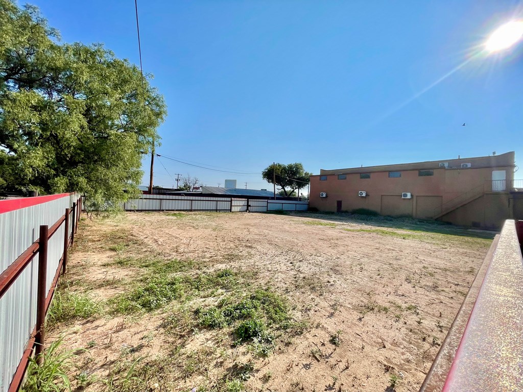 1619 S Chadbourne St Property Photo 25