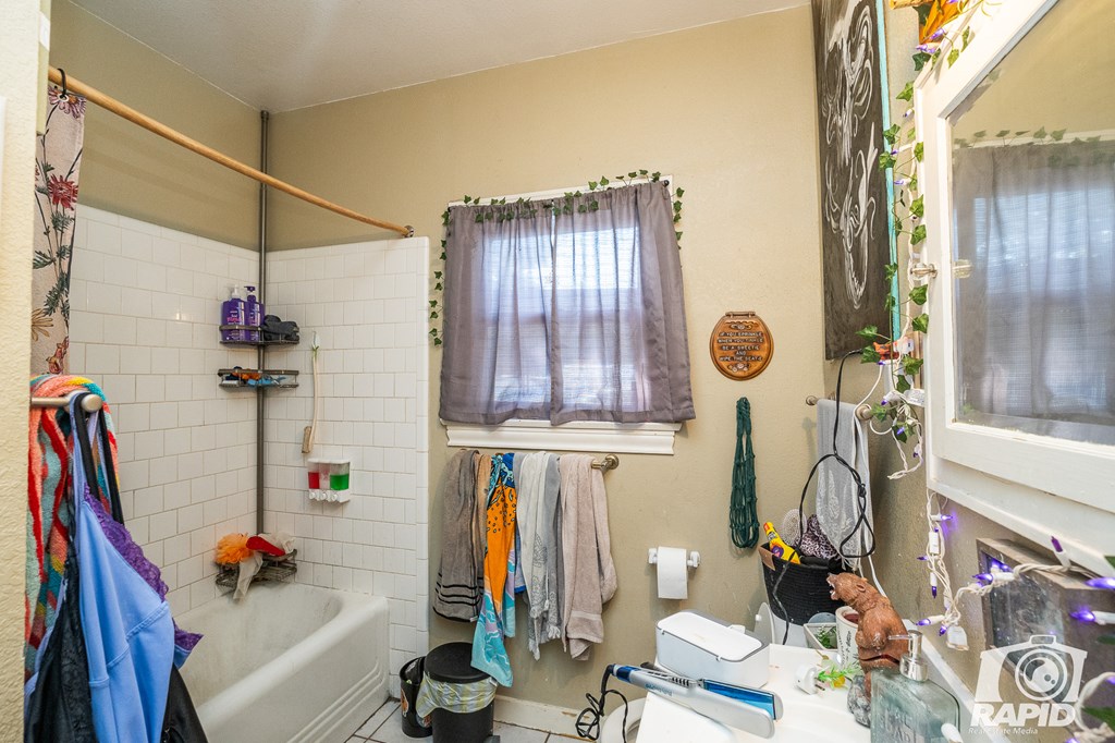 125,127 1st St Property Photo 13