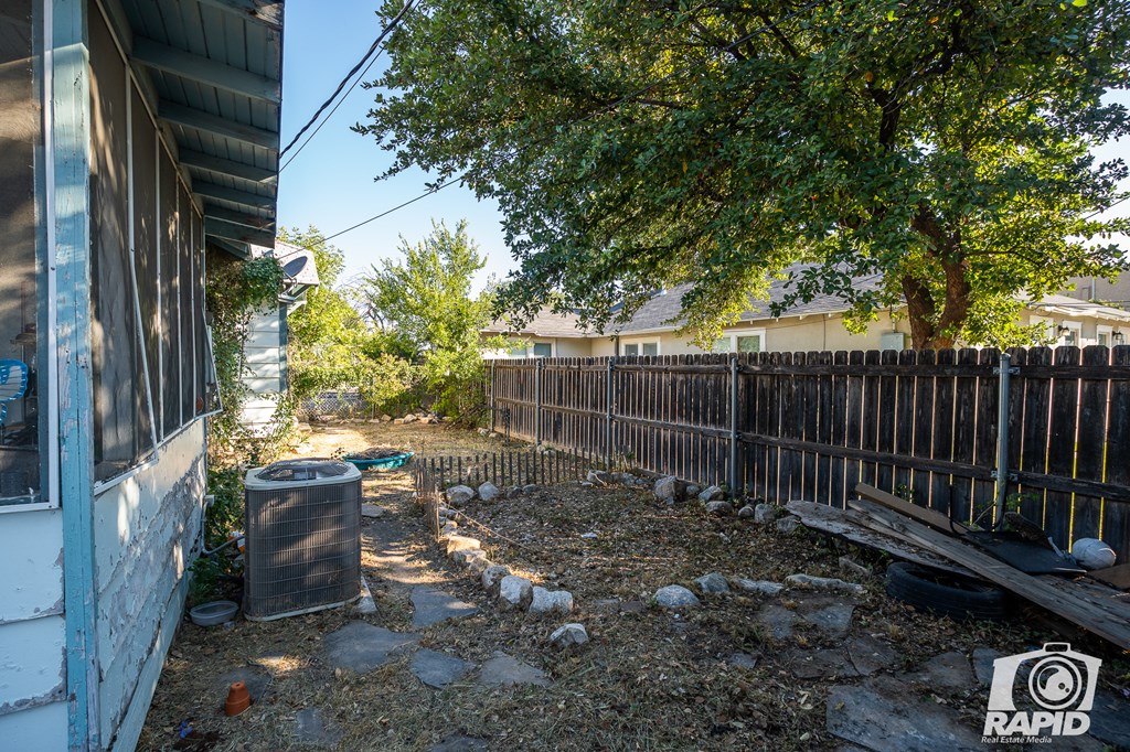 125,127 1st St Property Photo 15