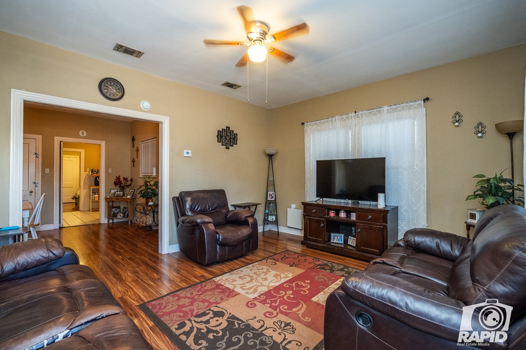 125,127 1st St Property Photo 18