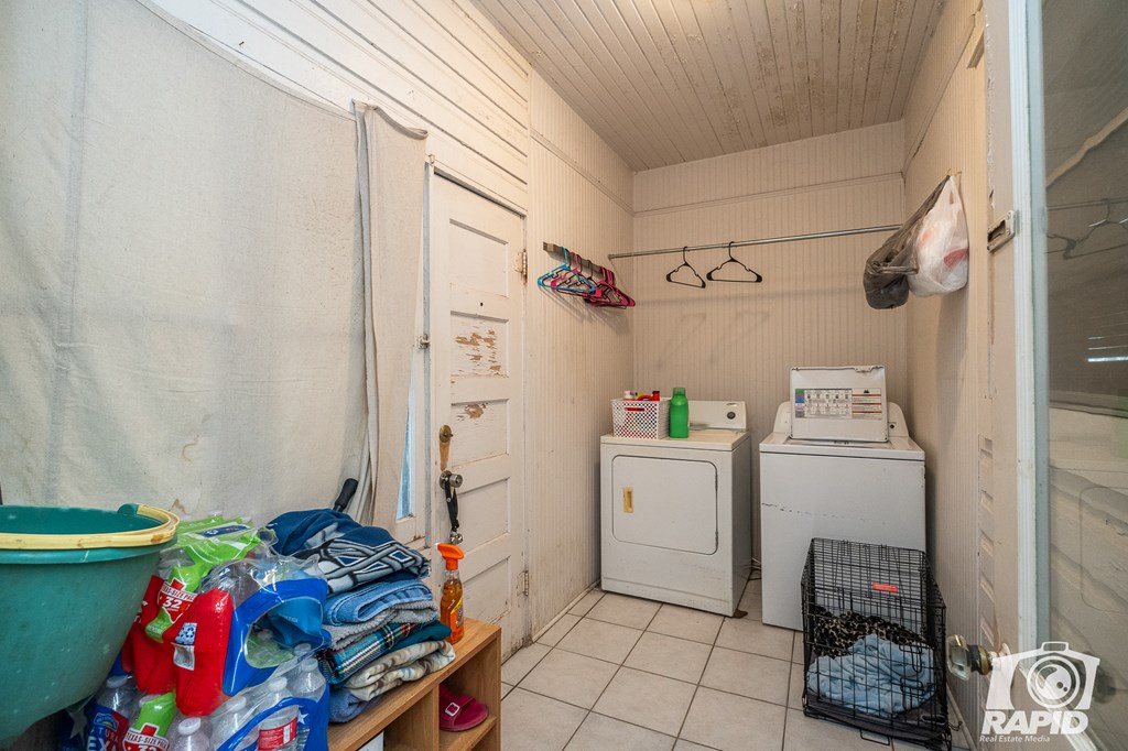 125,127 1st St Property Photo 21