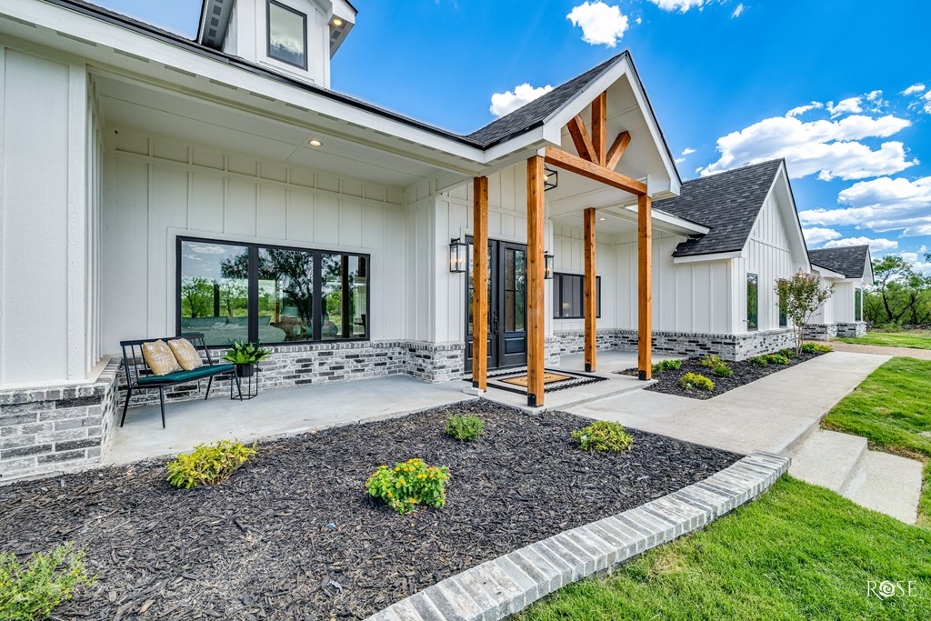 6112 Eugene Trl Property Photo 4