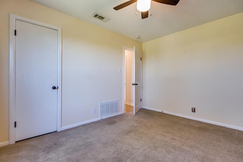 910 N Adams St Property Photo 15