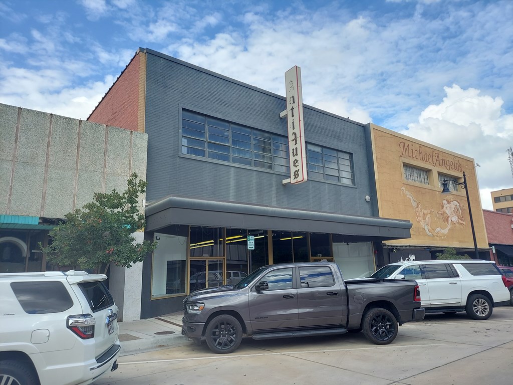 109 S Chadbourne St Property Photo 3