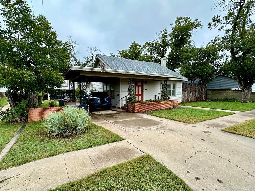 1615 W Twohig Ave Property Photo 1
