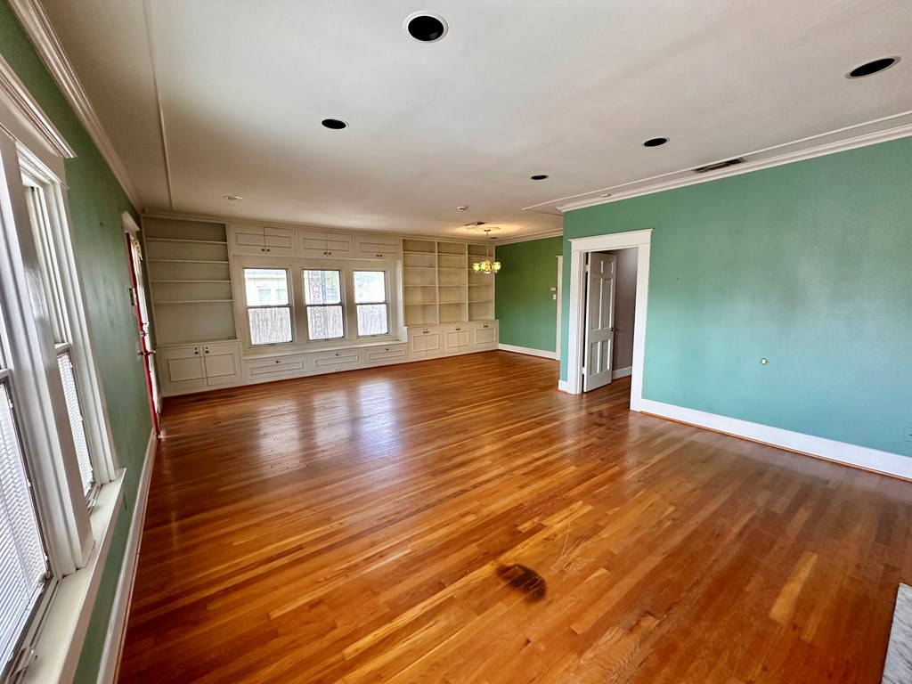1615 W Twohig Ave Property Photo 3