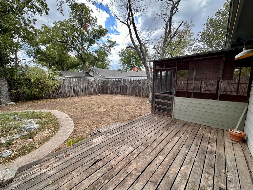 1615 W Twohig Ave Property Photo 13