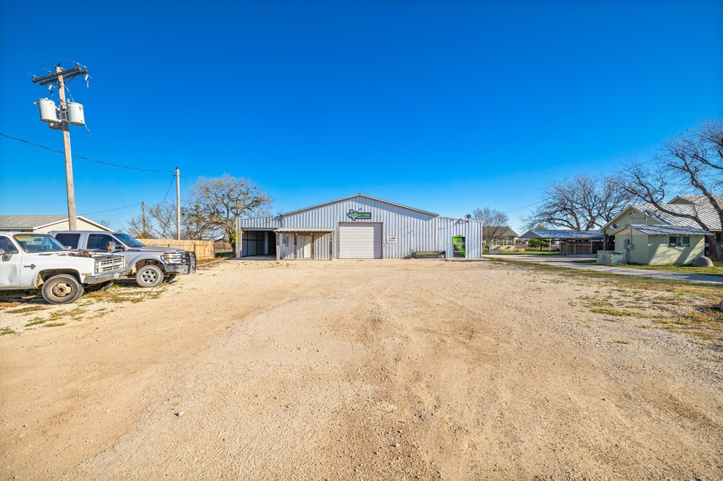 8470 Loop 570 Property Photo 2