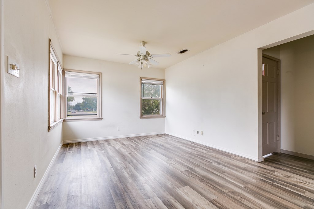 2301 W Concho Ave Property Photo 4