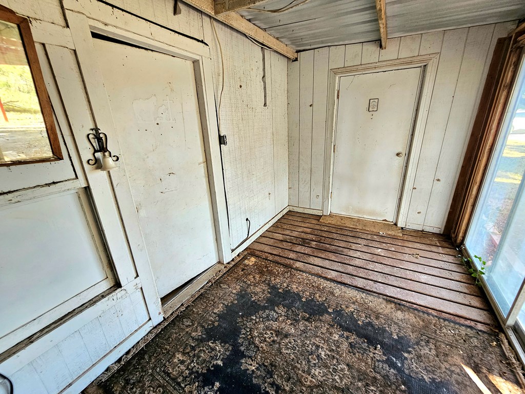 801 Barnett St Property Photo 3