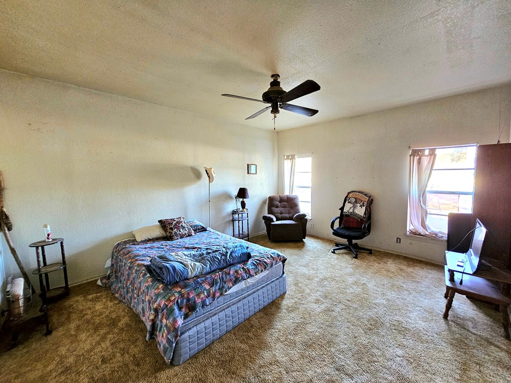 801 Barnett St Property Photo 5