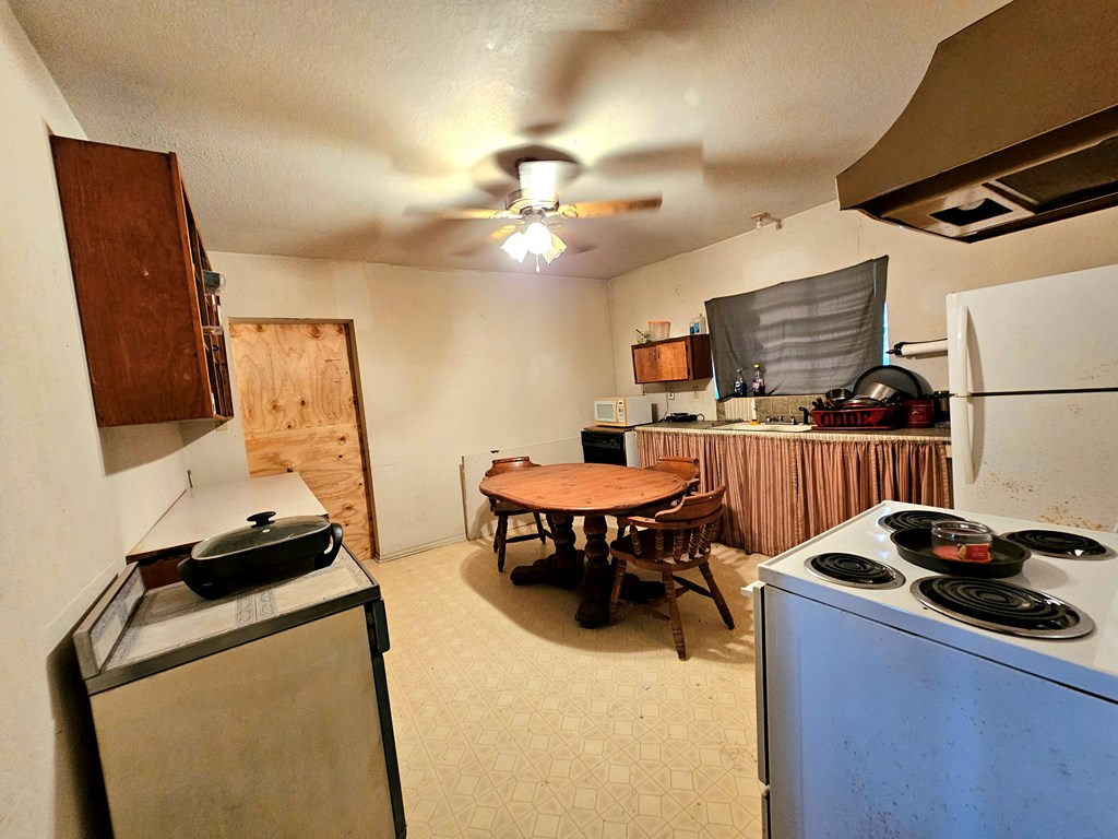 801 Barnett St Property Photo 8