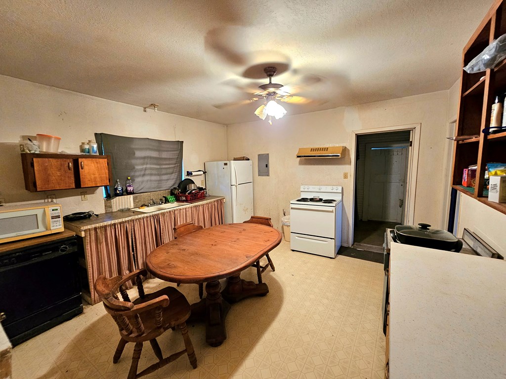 801 Barnett St Property Photo 9