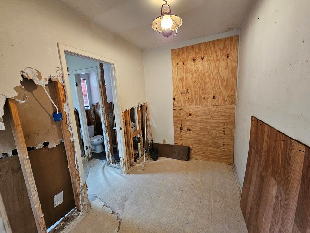 801 Barnett St Property Photo 14