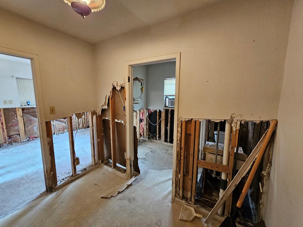 801 Barnett St Property Photo 15