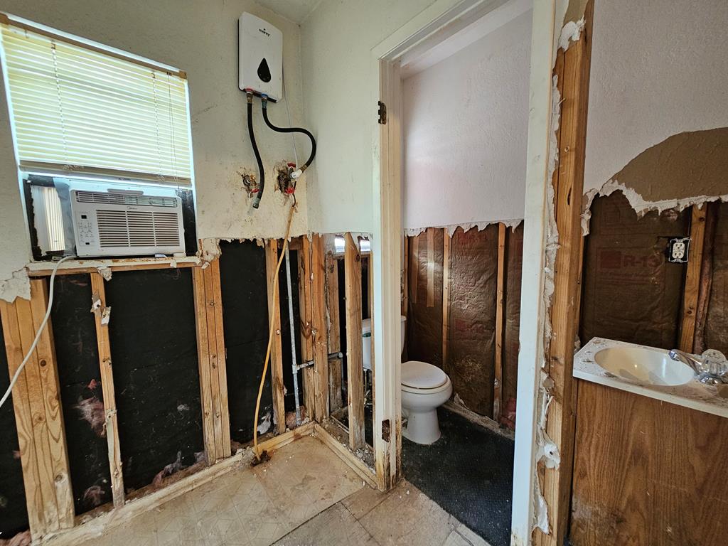 801 Barnett St Property Photo 16