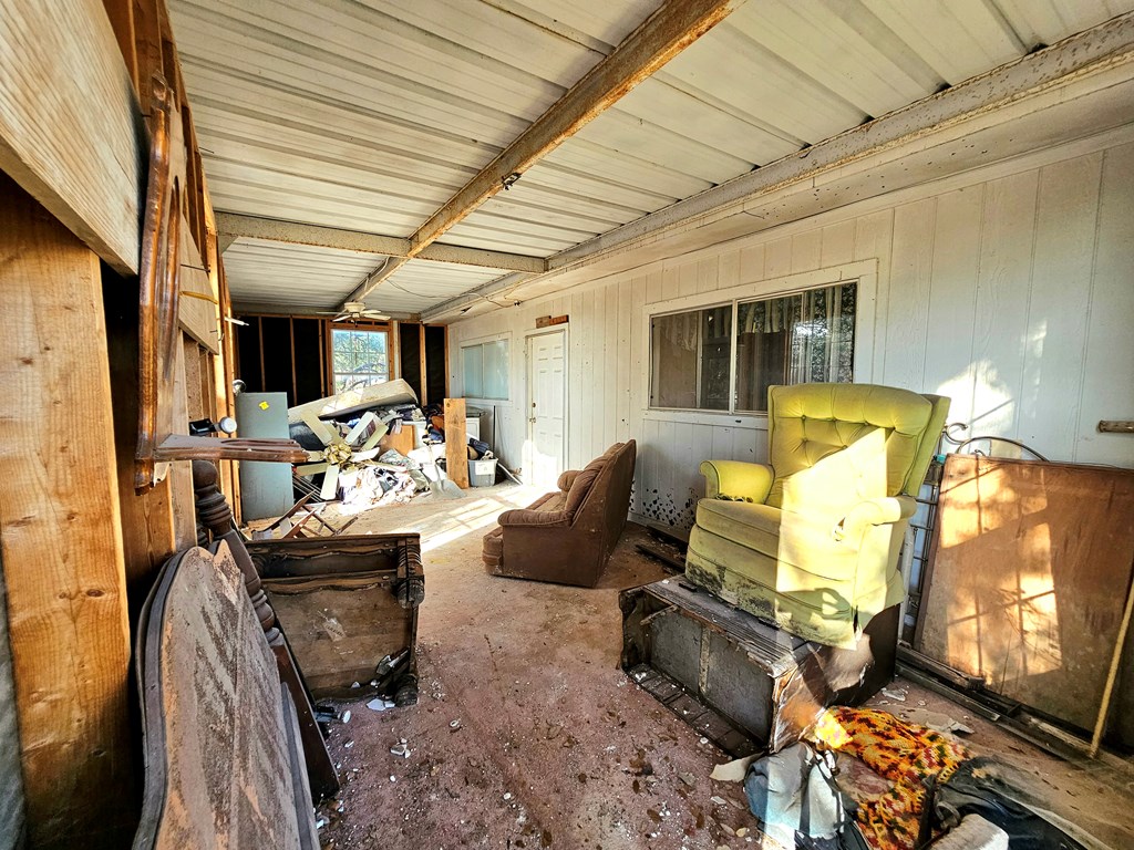 801 Barnett St Property Photo 17