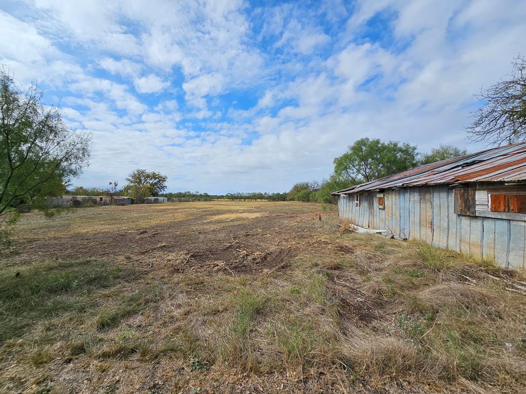 801 Barnett St Property Photo 25