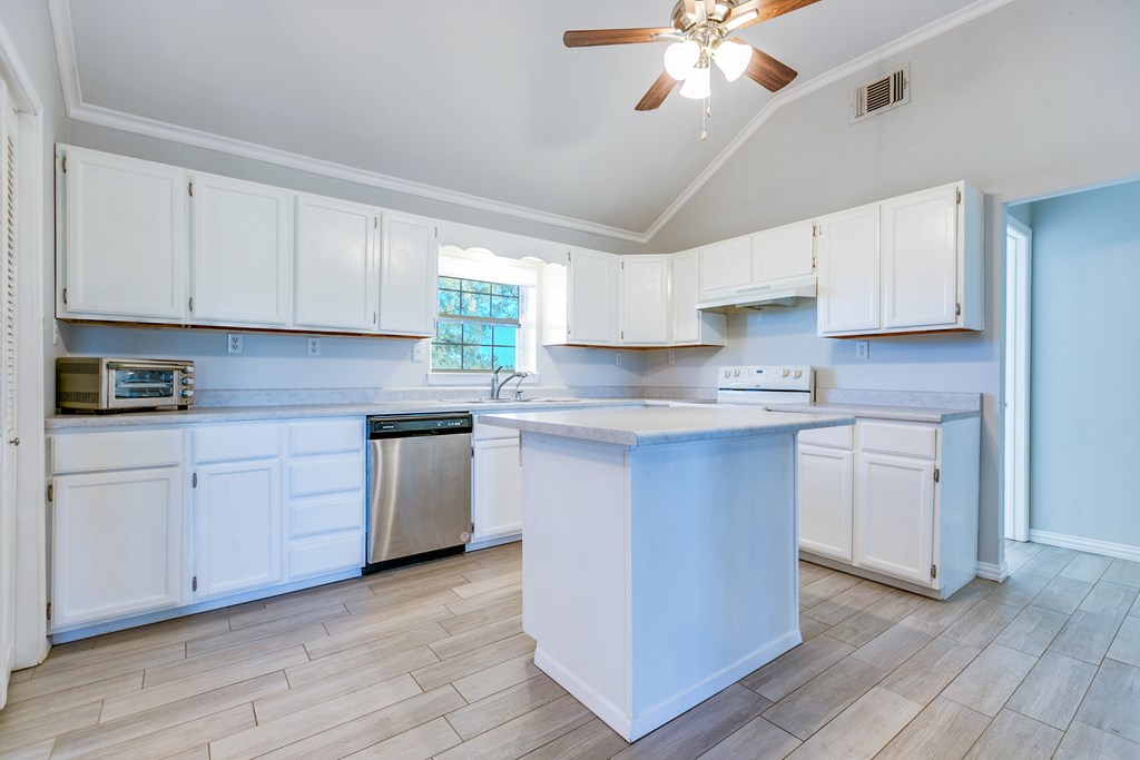 10629 Twin Lakes Lane Property Photo 10