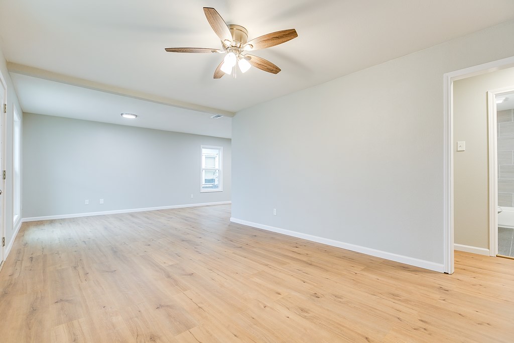 206 N Montague Ave Property Photo 11