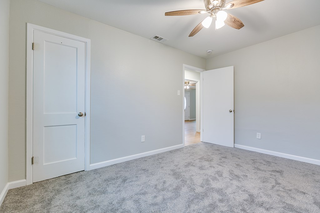 206 N Montague Ave Property Photo 32