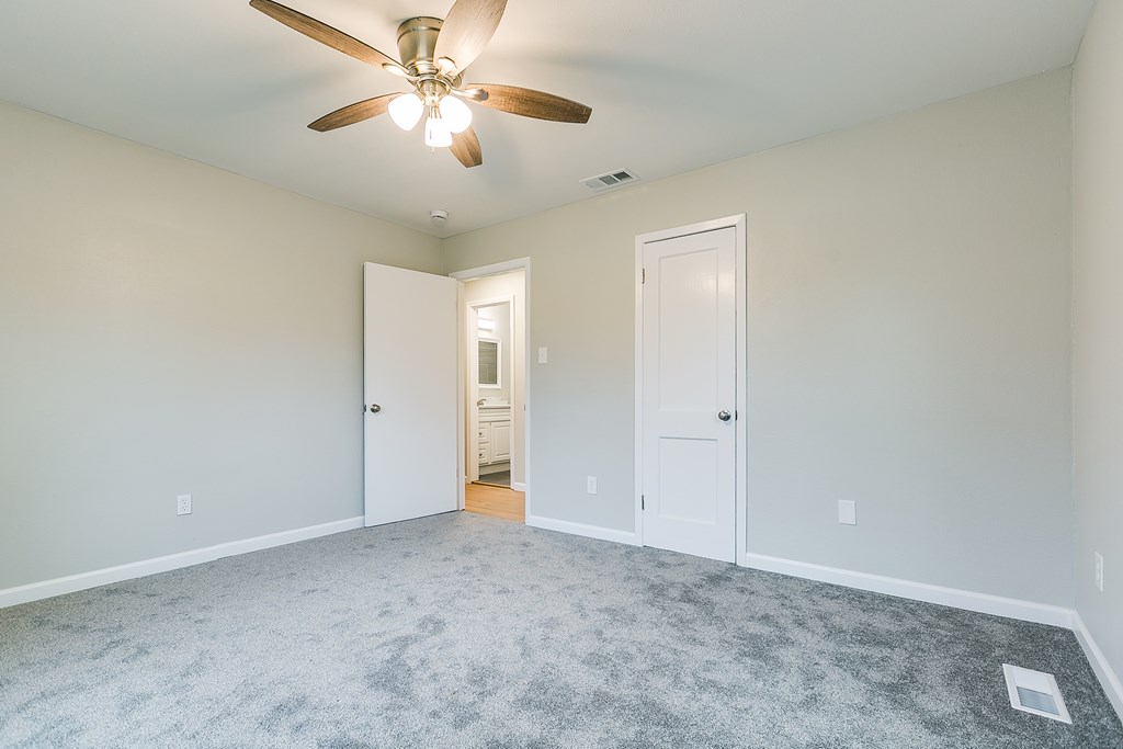 206 N Montague Ave Property Photo 36