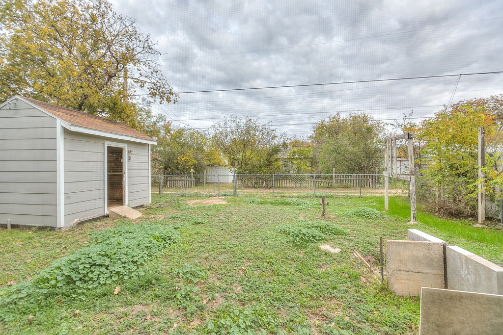 206 N Montague Ave Property Photo 37
