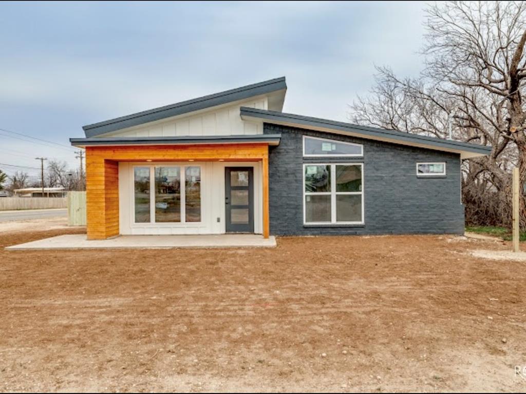 1608 Preusser St Property Photo 1